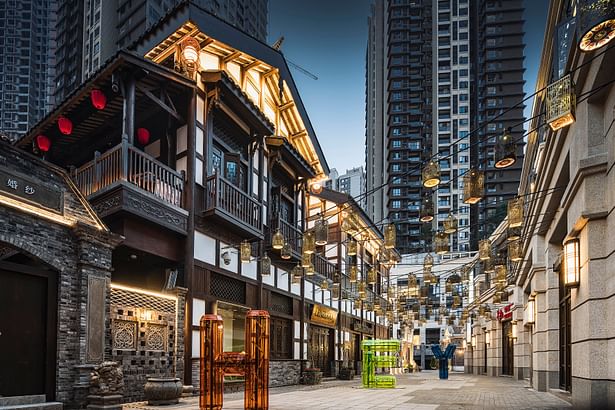 To complement these traditional elements, new buildings on Danzishi Old Street adopted a modern Chinese architectural style.