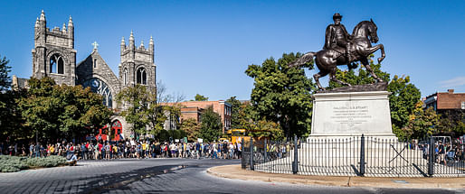 Supporters of and counter-protesters against the continued public display of Confederate statues on Monument Avenue in Richmond, Virginia on Sep 16, 2017. Photo: Mobilus In Mobili/Flickr.
