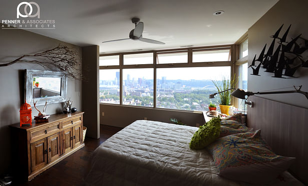 The master suite is situated on the third floor at the south side of the house. Huge fixed windows open the entire suite to the view of Pittsburgh and natural light, while operable transoms allow natural ventilation.