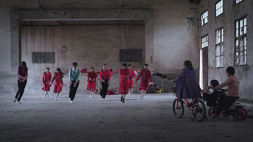 Chen Zhan, “Situated Imaginaries: Group Dance Improvisation,” 2022. Digital photograph, Shigushan Village, Wuhan, China. Courtesy Chen Zhan. From the 2024 grant to Jingru (Cyan) Cheng, Mengfan Wang, and Chen Zhan for the project “Ripple Ripple Rippling”