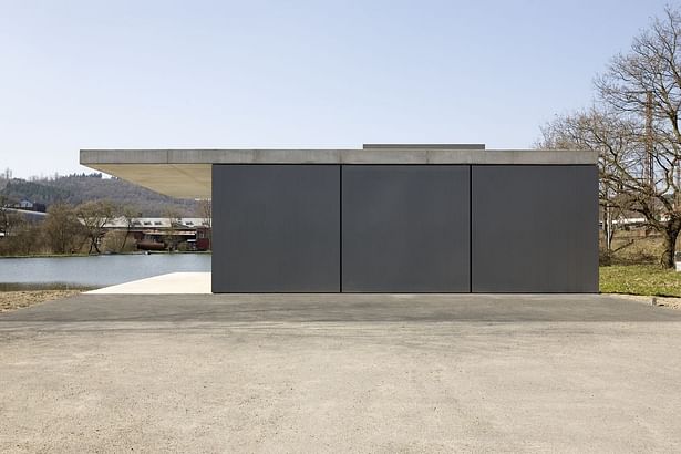 Three 3x3m steel door panels pivot on bespoke spindels image © felix krumbholz