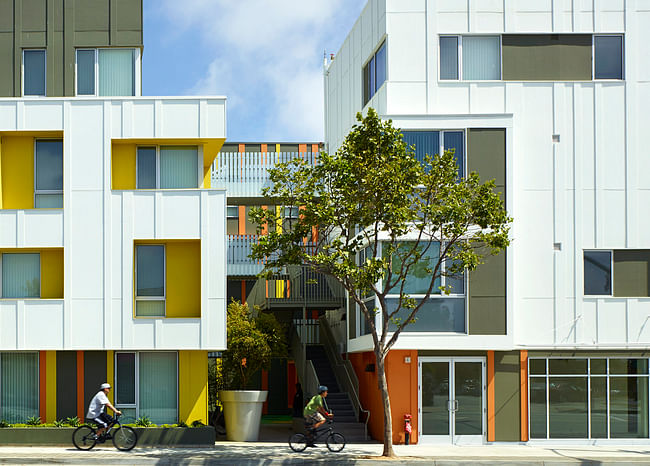 Housing Award: Multi-family (Affordable): 2802 Pico. Architect: Moore Ruble Yudell Architects & Planners. Photo Credit: Thomas Krause, DayDesign