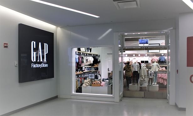 GAP Factory Store - Interior Mall Entrance at 2nd Floor, Washington Heights - NY