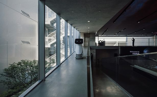 ROBOT RAMPS INTEGRATED IN WALLS © Arch Nango