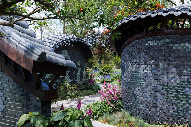 Curved Wall Cloud Alley Originating from the Yanhua Pool in Chongzhou ©Chengdu Tianfu Greenway Construction Investment Group Co.