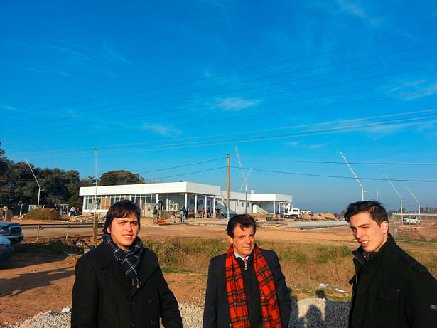 Jorge, Estéfano y Duccio Rocchi working on build the Rene Favaloro Intermediate Hospital (ex-UPA). July 2015
