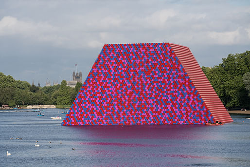 The London Mastaba by Christo and Jeanne-Claude, located in Hyde Park's Serpentine Lake, London. Image: Wolfgang Volz.