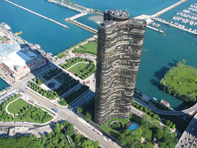 Helicopter photo of Lake Point Tower, surrounding parks and Navy Pier. Photo credit: Bart Shore, via Lake Point Tower flickr