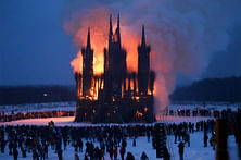 Russian artist burns Gothic cathedral made of sticks at Maslenitsa carnival 