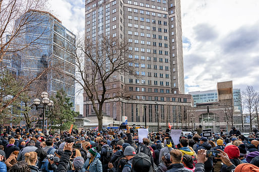 Crowd gathers awaiting the verdict in downtown Minneapolis, Minnesota, outside the 4th Judicial District courthouse at the Hennepin County Government Center (April 20, 2021) Image © Tony Webster via/Flickr (CC BY-SA 2.0)