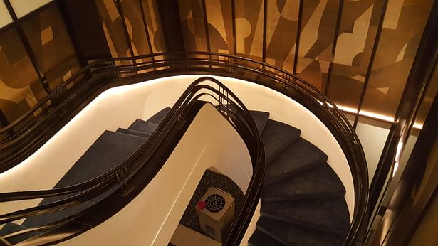 Continuous curved wooden handrail in a restaurant in New York, USA 