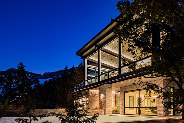 The cantilevered living room captures the views of Aspen Mountain Photo by Steve Mundinger