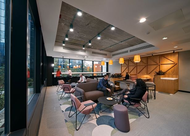 First floor meeting and co-working lounge (2)