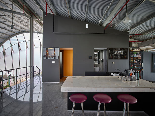 View of guest lounge coffee bar Image © Eric Dinardi