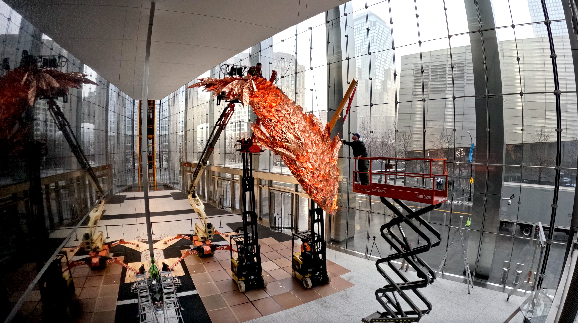 Frank Gehry's fish sculpture debuts inside 3 World Trade Center lobby ...