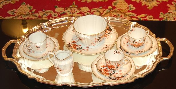 Imari tea set service with great ancient red carpet