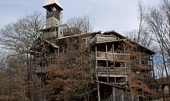 World's largest treehouse destroyed by fire