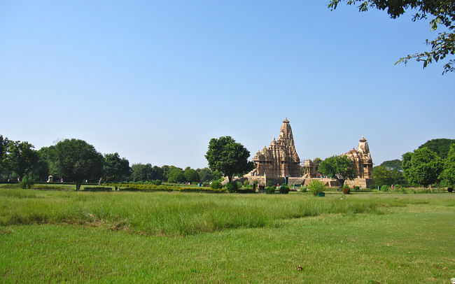 The spacious lawns of Parc de la Khajuraho