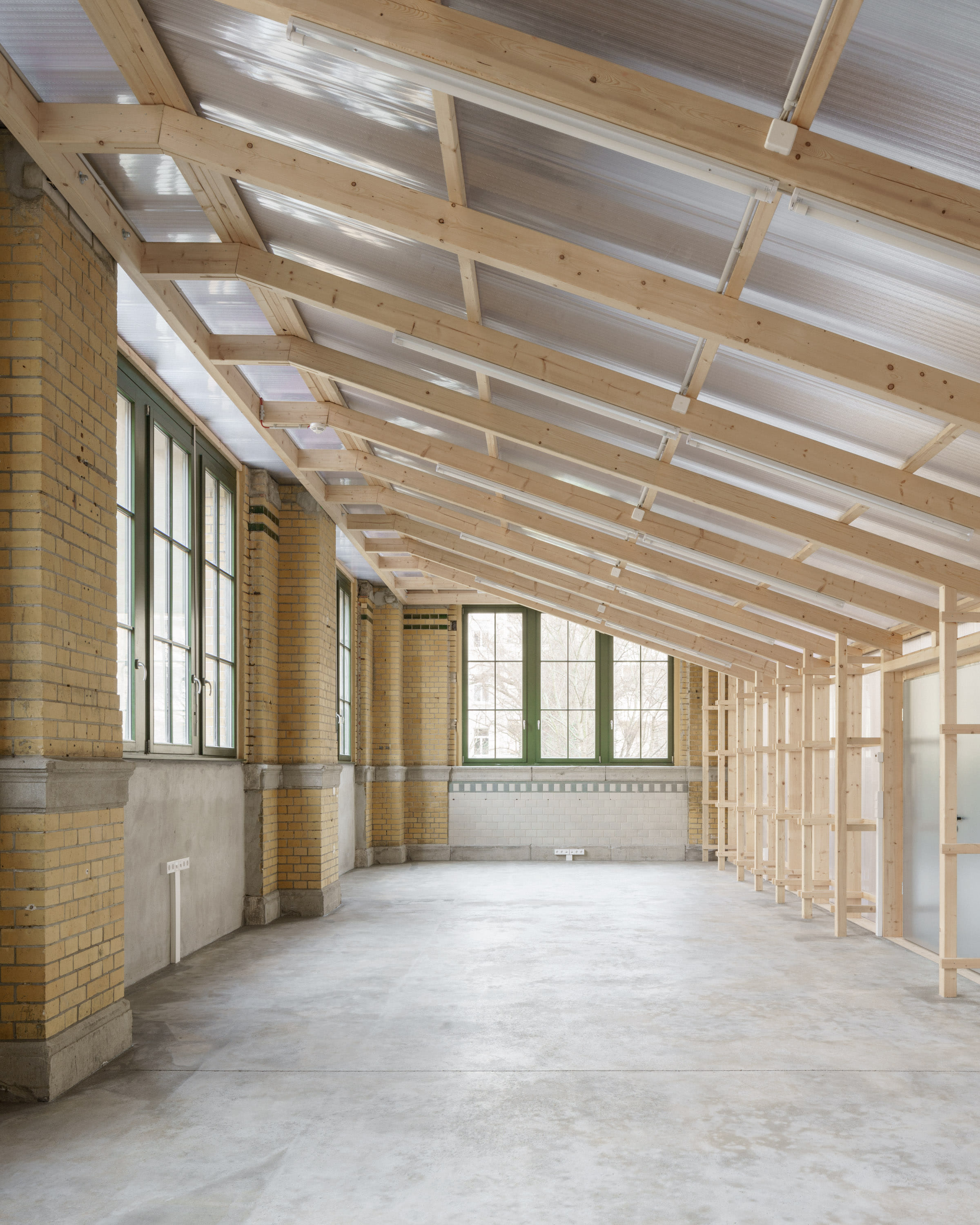 Maschinenhalle- Renovation of a listed machinery hall and convention ...