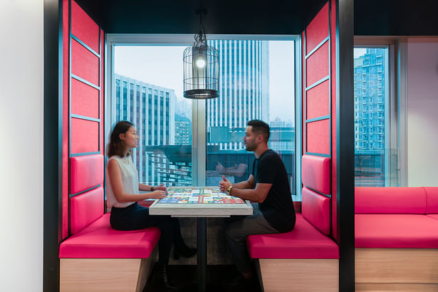 Spencer_Ogden_office_design_trends_with_pink_meeting_booths_by Space Matrix