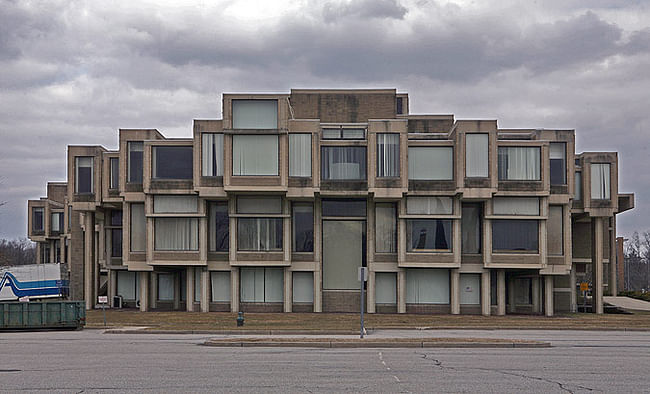 RUDOLPH'S ORANGE COUNTY GOVERNMENT CENTER AWAITS ITS FATE. TOM STOELKER : AN