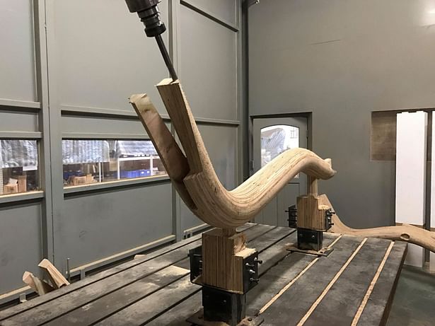 KUKA robotic arm - milling the [ I ] element