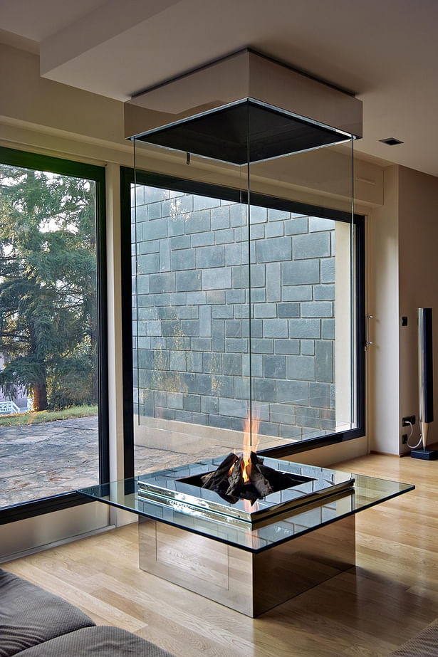 Bloch Design glass fireplace 1