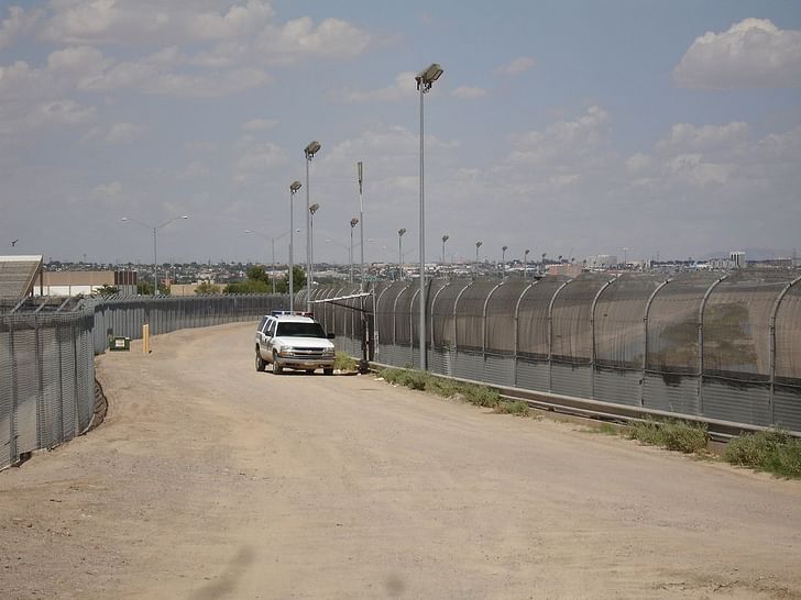 U.S./Mexico border fence. Image: Wikipedia