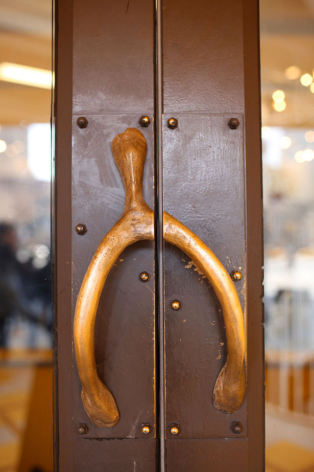 Wishbone door handles