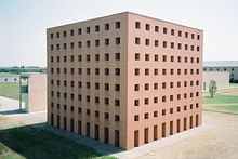 Approaching a multilayered death at Aldo Rossi’s cemetery