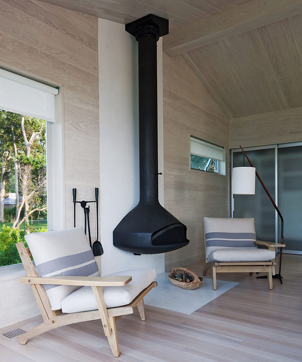 Cottage interior with fireplace photo H+J Architects