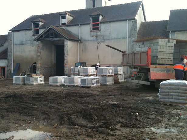 La Ferme - Courtyard Before