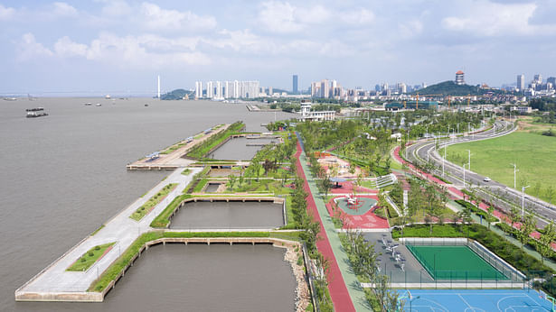 Linked by a 4km jogging track are dozens of outdoor sports courts and frequent gym equipment stations for public use.