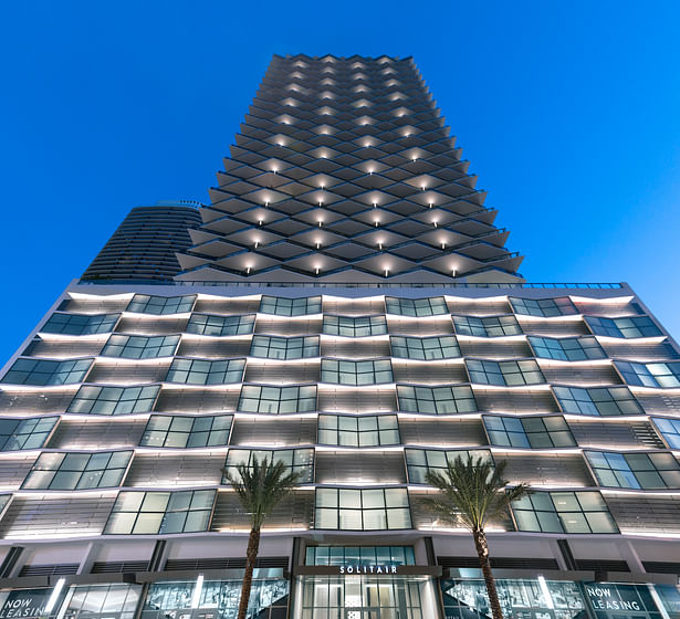 Featuring a striking façade, the 50-story Solitair Brickell designed by Stantec distinguishes itself with a unique angular, towering basket-weave design inspired by the majestic Medjool date palm tree. 