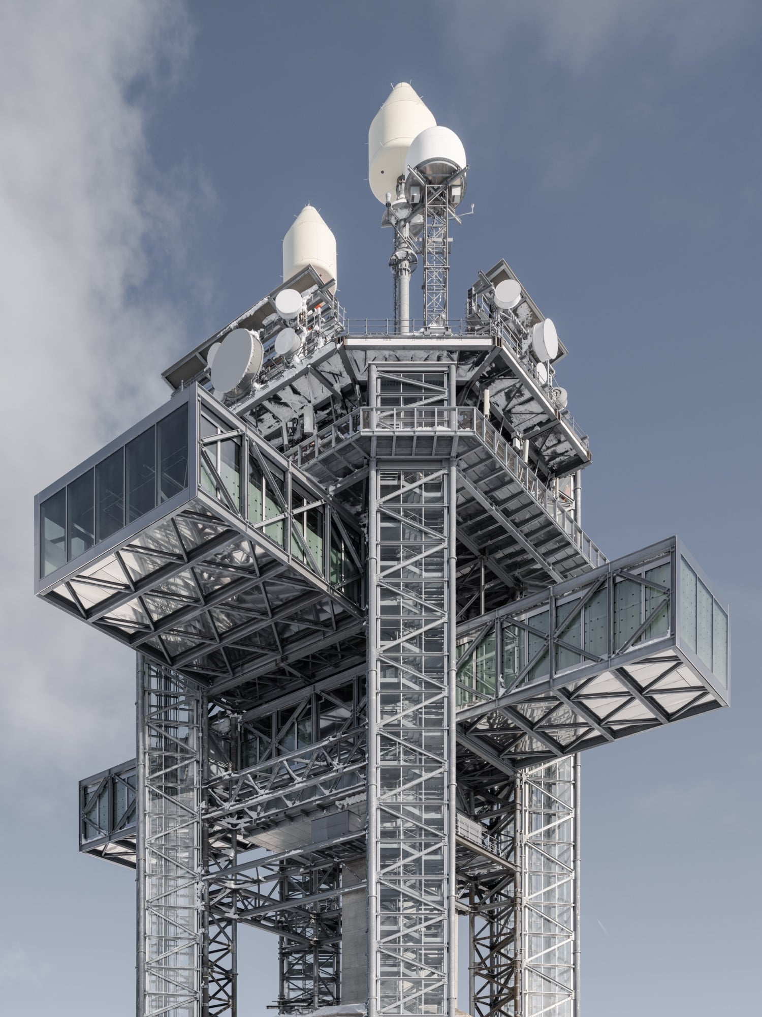 Herzog & de Meuron transforms 1980s Swiss army antenna tower into