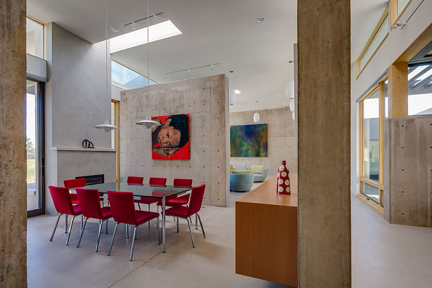 Dining, with living room beyond. Image: Robert Reck