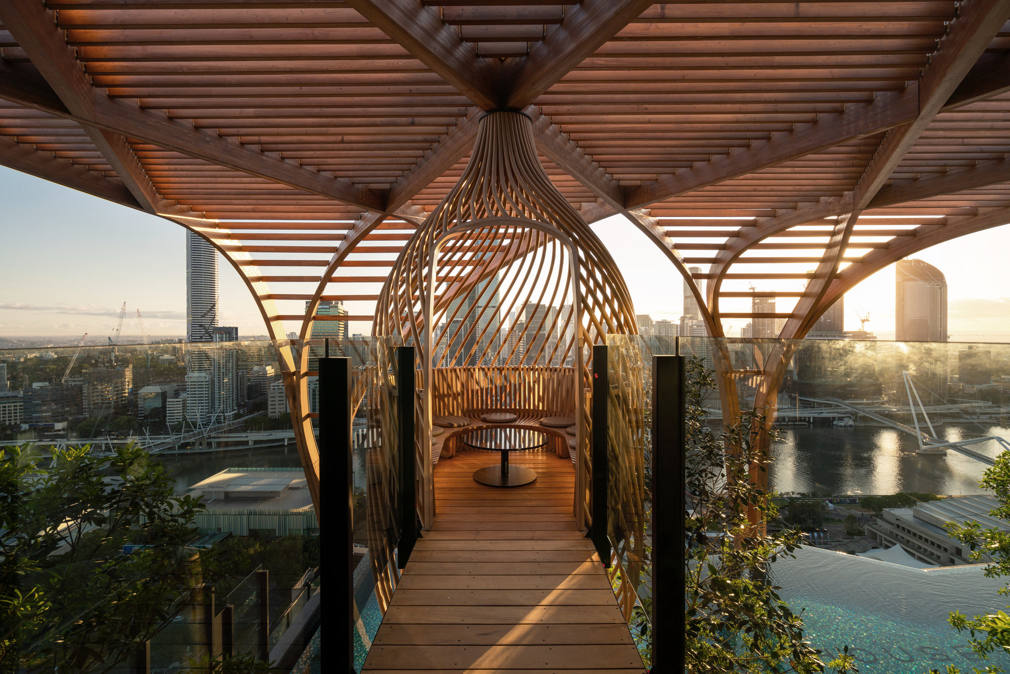 空*郎様 TAPPEI × The Adams &  再構築 MA-1 Koichi Takada Architects' Upper House is a top-to-bottom display