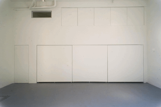 A series of mobile wall panels was designed to create multiple configurations at the gallery level, which, in combination with pivoting wall panels above, allows the space to transform to meet a variety of needs.