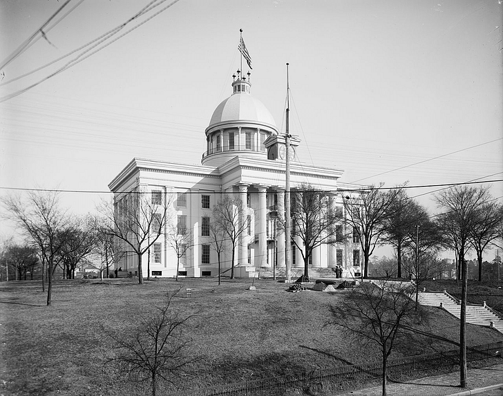 View of the Alabama state capitol in 1905. Image courtesy of The Library of Congress.