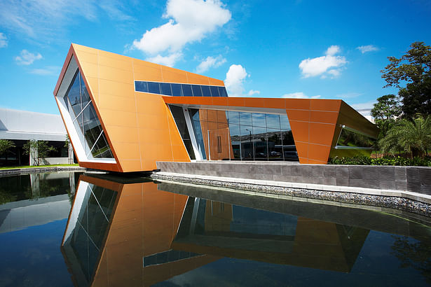 Reflecting pond in front of the building.