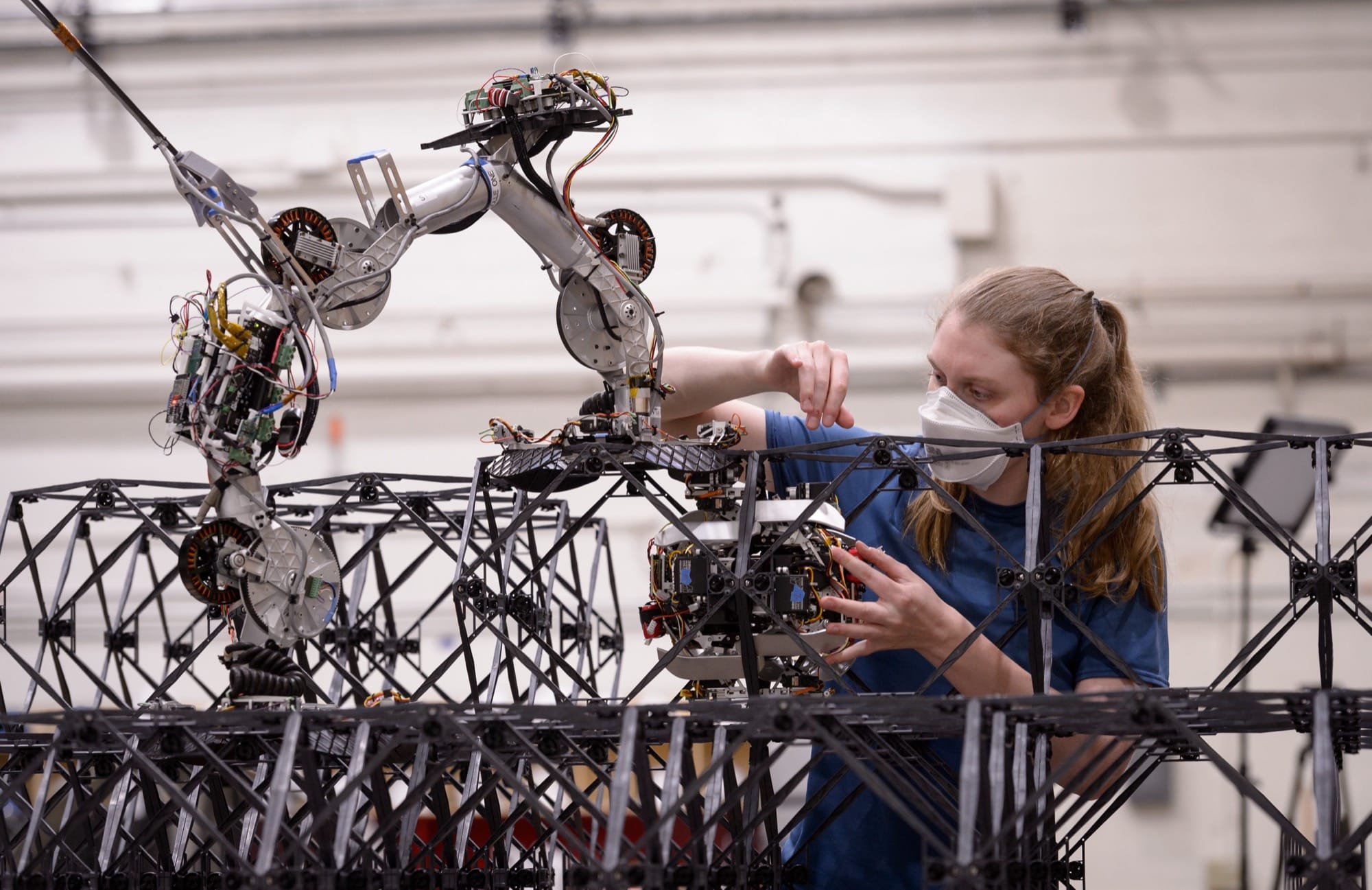 NASA tests autonomous construction robots for future use in outer space ...
