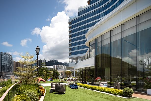 The Lawn on the 1/F podium, embracing the nature to the hotel environment