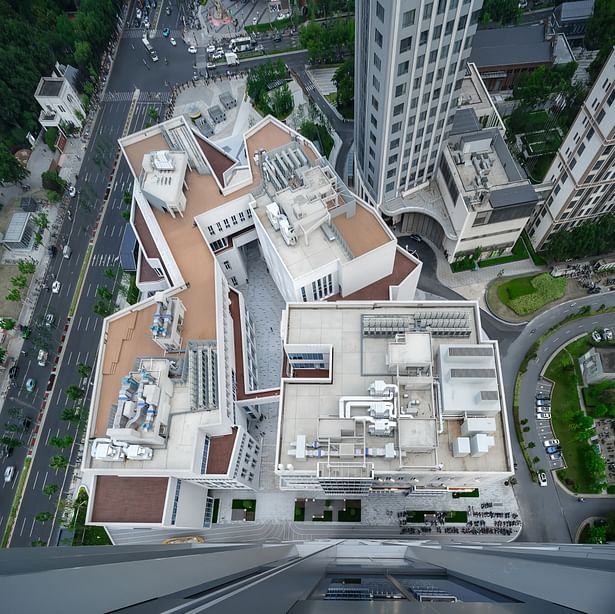 Bird-eye view of the building_photo by Qianxi Zhang