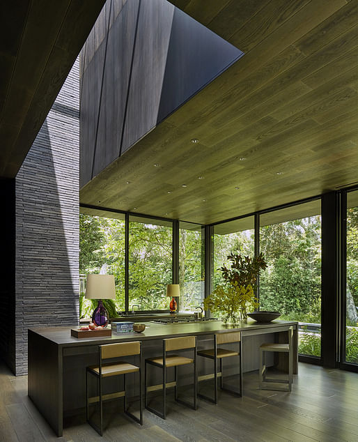 Mandeville Canyon Residence in Brentwood, Los Angeles, CA by Marmol Radziner; Photo: Richard Powers