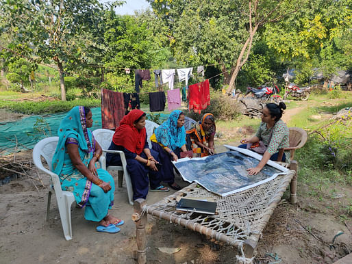 Swati Janu conversing with community members at ModSkool in Delhi. Image courtesy of Social Design Collaborative. 