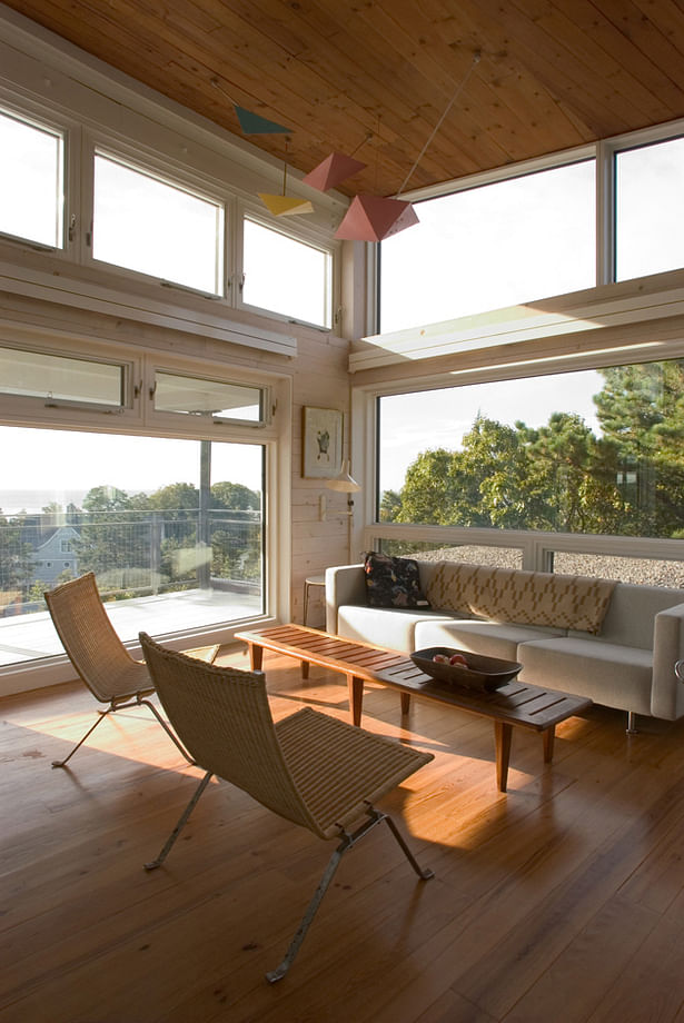 CONNECTICUT SHORE HOUSE – Living room