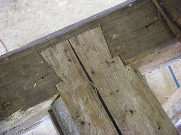 traditional crapenter joints (dovetail with shoulder), no steel needed!