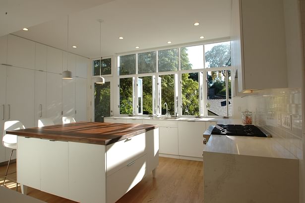 KITCHEN WITH WALNUT ISLAND