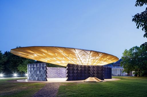Serpentine Pavilion 2017, designed by Francis Kéré. Photography © 2017 Iwan Baan