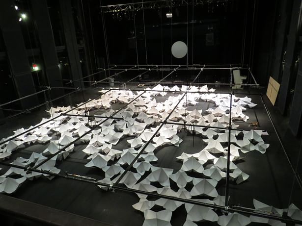 Clusters installation on theater riggings